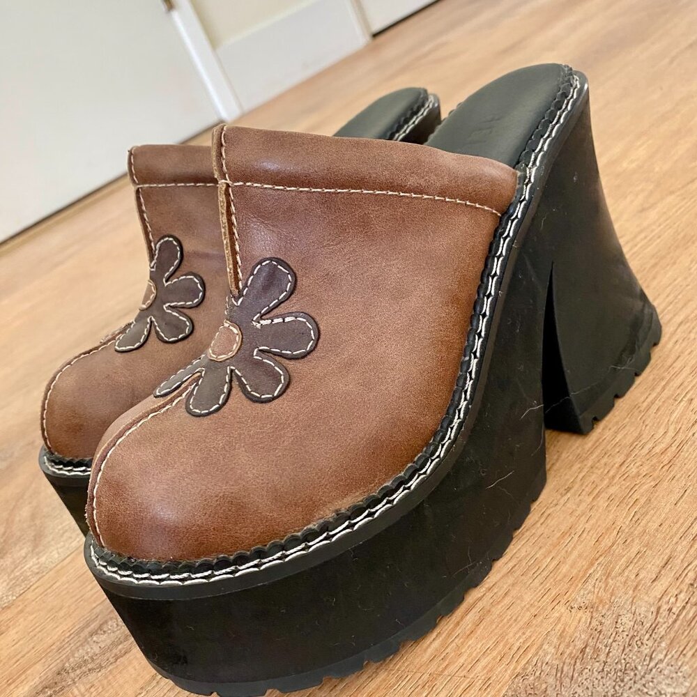 dELiA*s So Called Scheme Floral Clogs - brown size 7 Women's - Picture 7 of 14